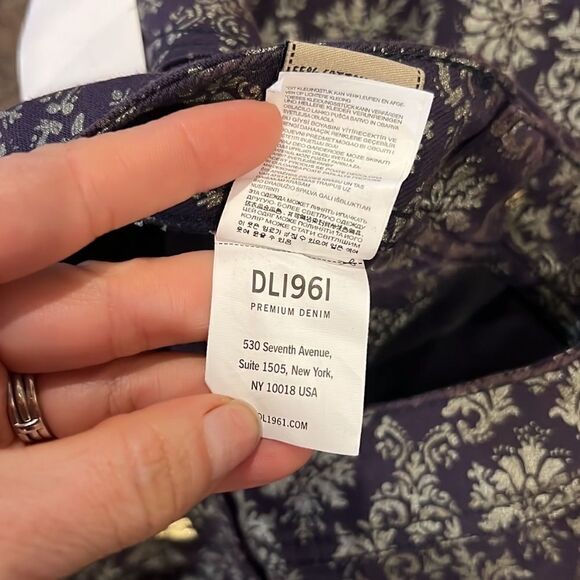 NWT DL1961 Premium Denim Emma Ornate
Leggings - Purple and Faded Gold Damask 27 - Picture 13 of 14